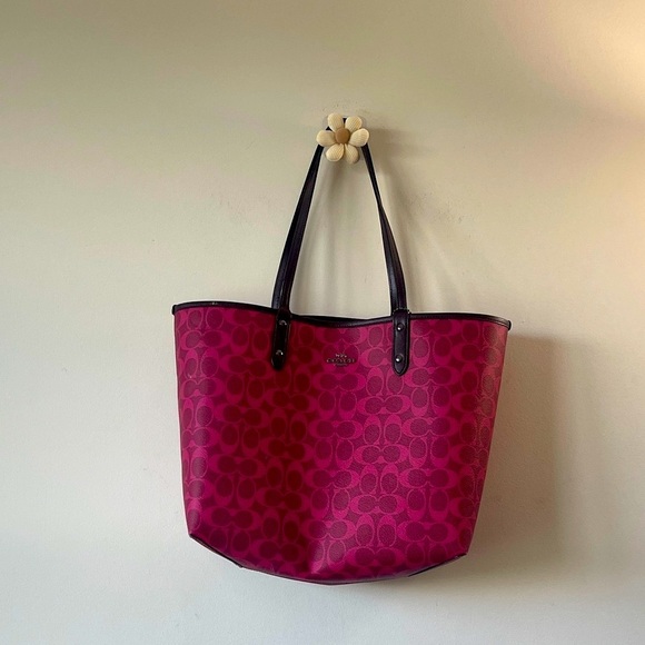 Coach REVERSIBLE CITY TOTE IN BLOCKED SIGNATURE CANVAS - Picture 1 of 10